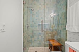 Fifth King Bathroom, 1st Floor