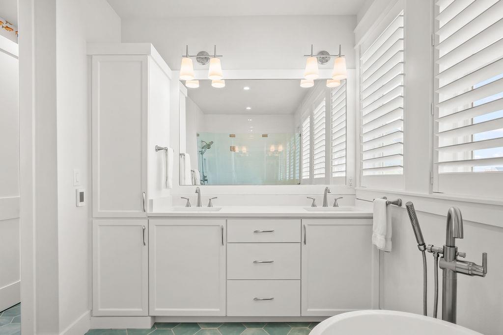 Primary King Bathroom, 3rd Floor