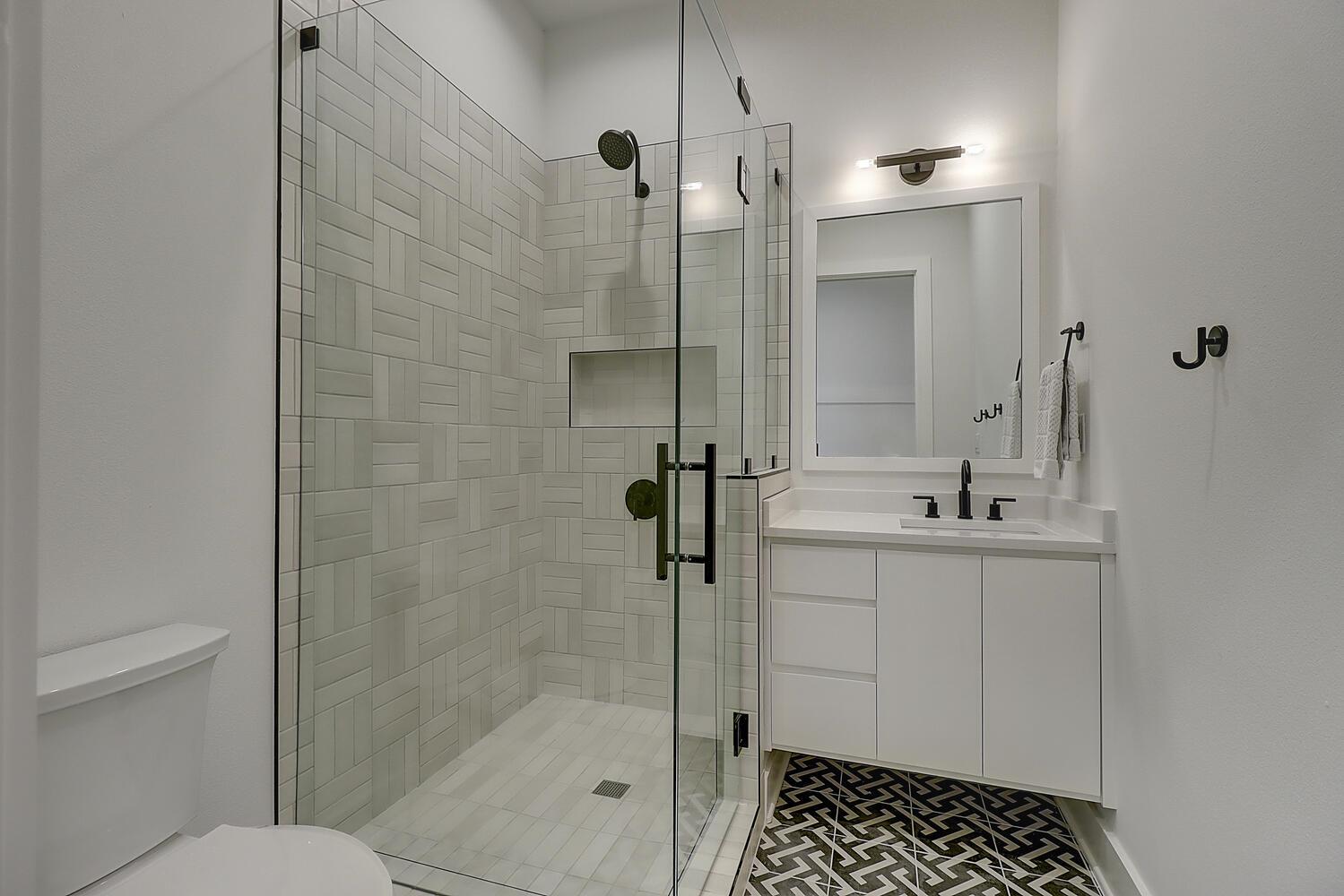 1st Floor, Bunk Bathroom