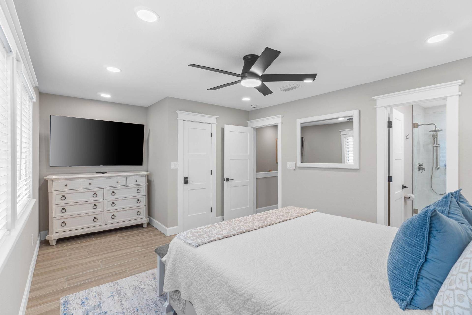 Master Bedroom Queen