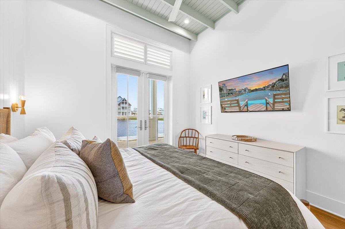 1st King Bedroom, 1st Floor