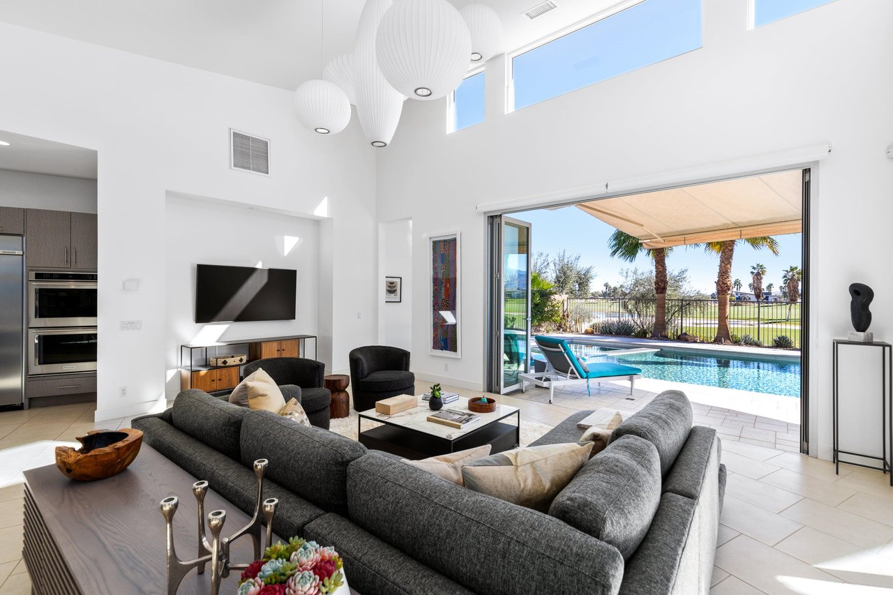 High ceiling and amazing midcentury decor