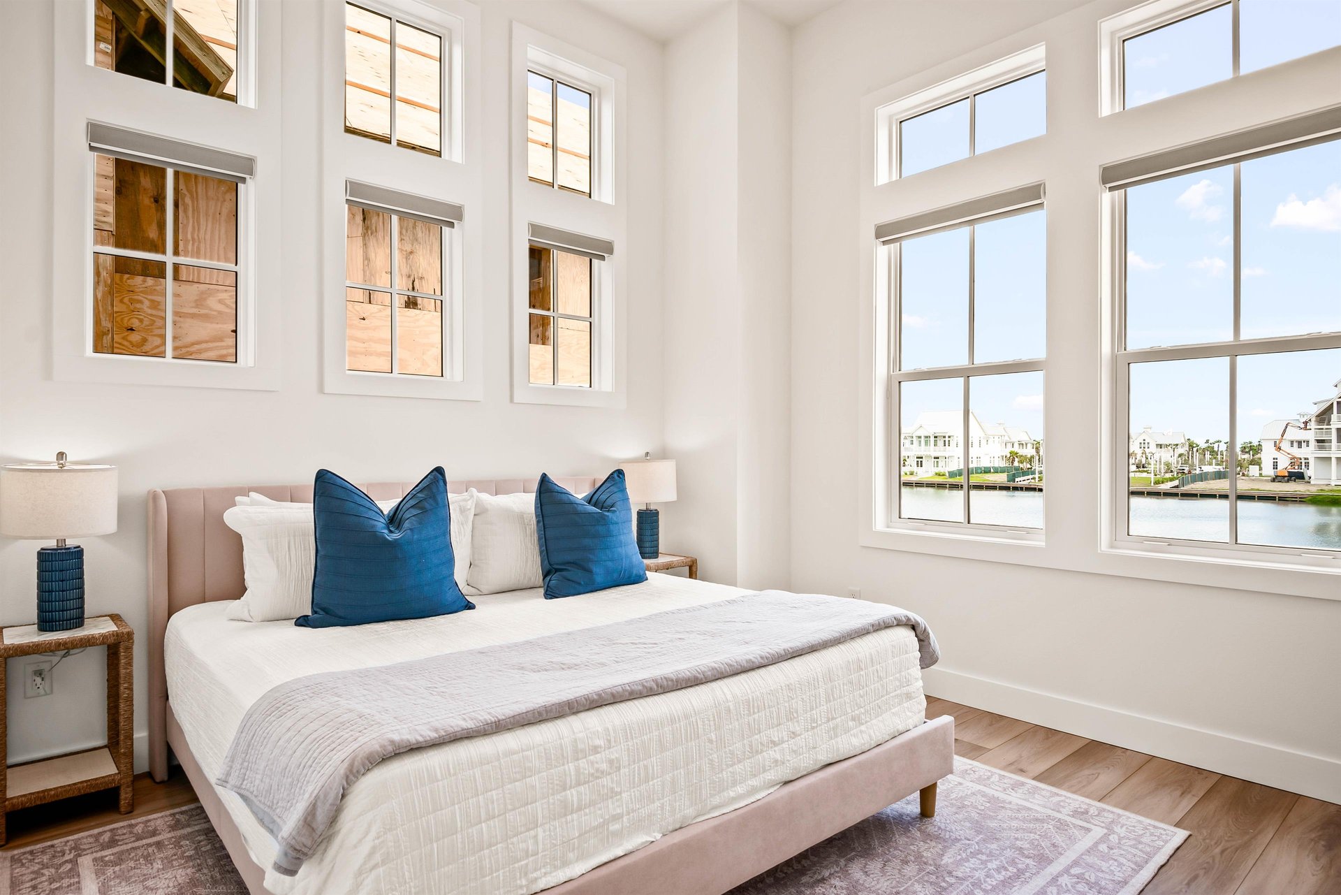 King Bedroom, 2nd Floor