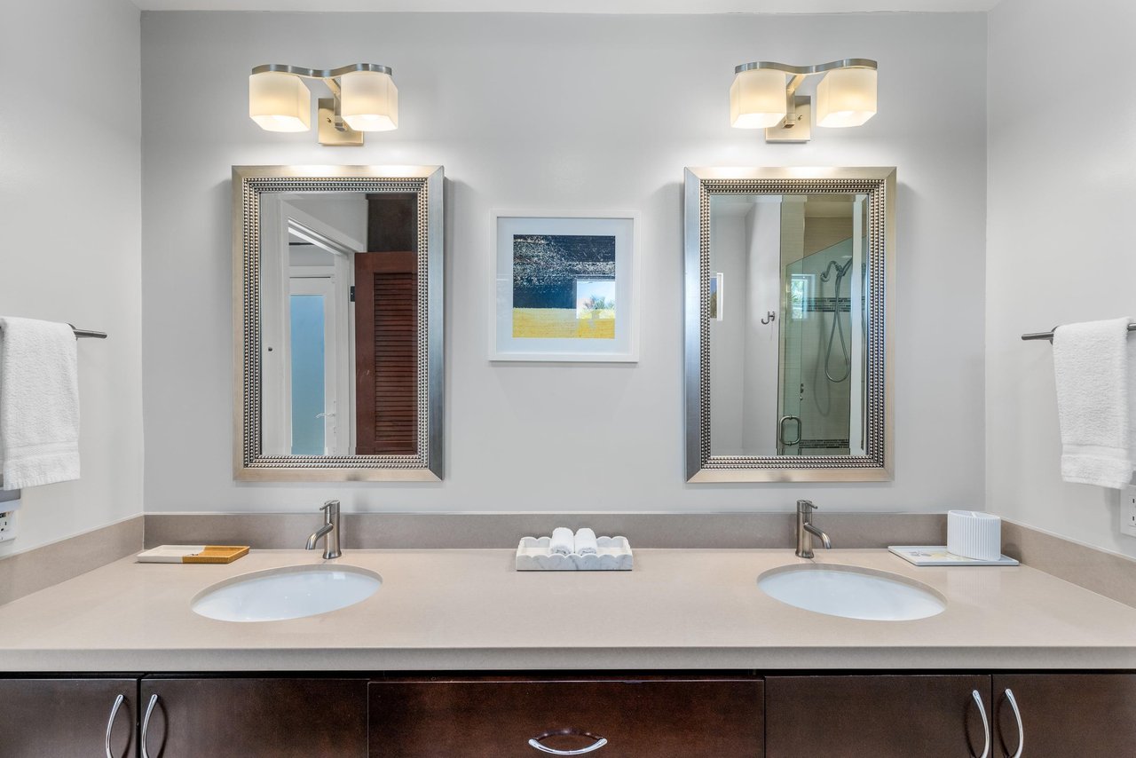 Dual vanity sink.