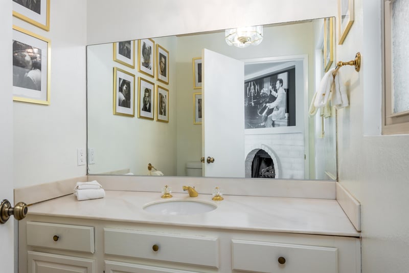 Luxurious bathroom fixtures