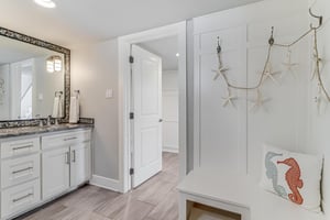 Bunk Lounge Bathroom, 1st Floor