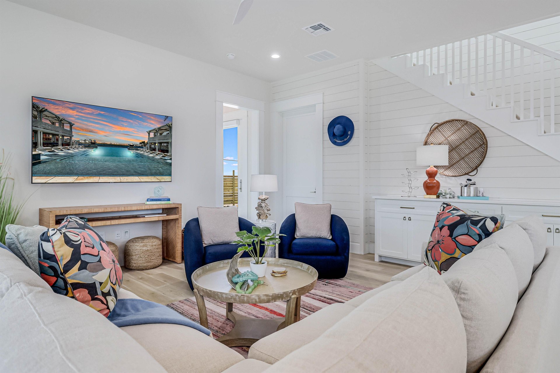 Living Area, 1st Floor