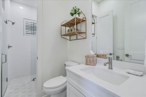 Shared Bathroom, 1st Floor