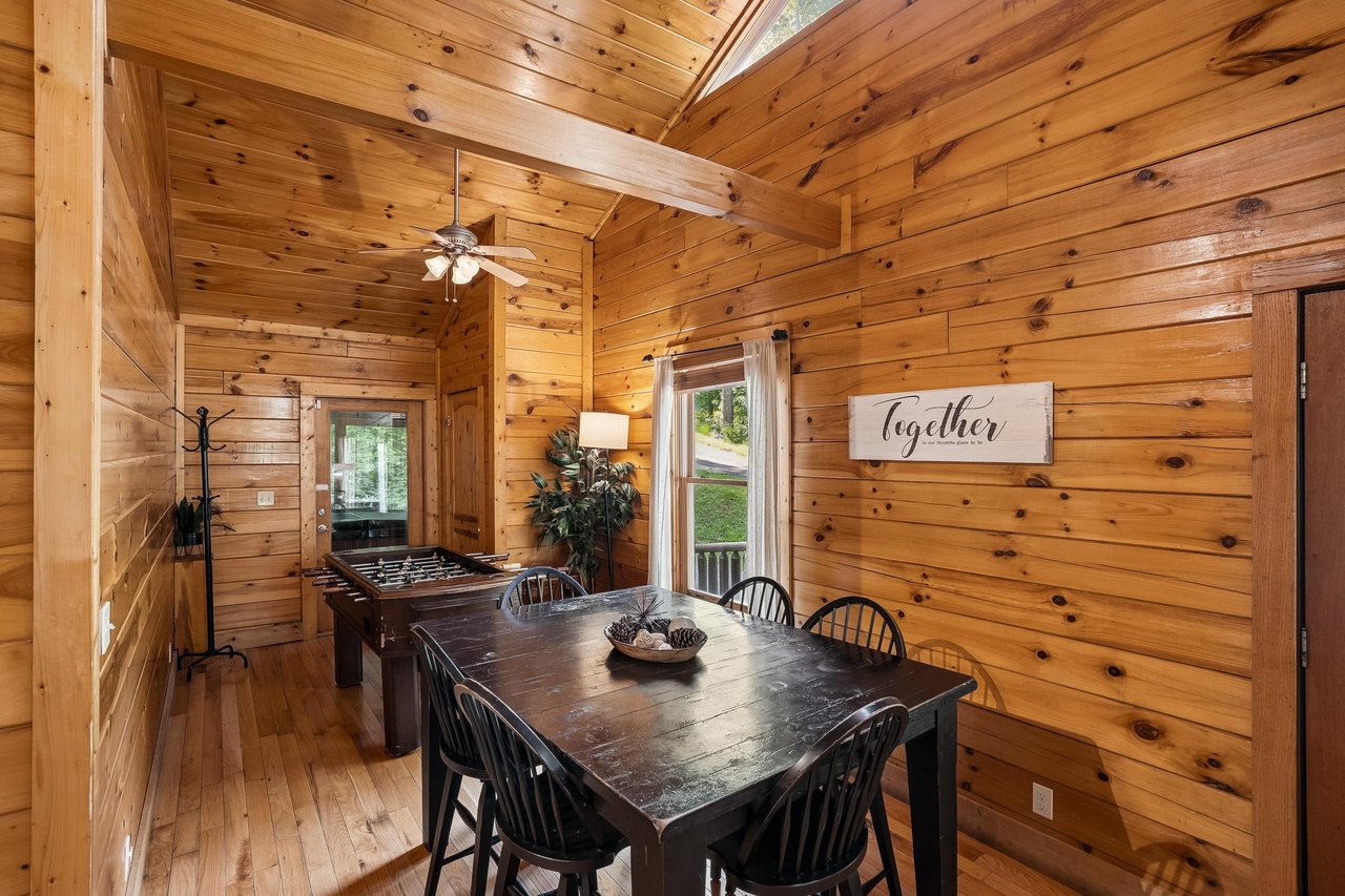 05Dining Area