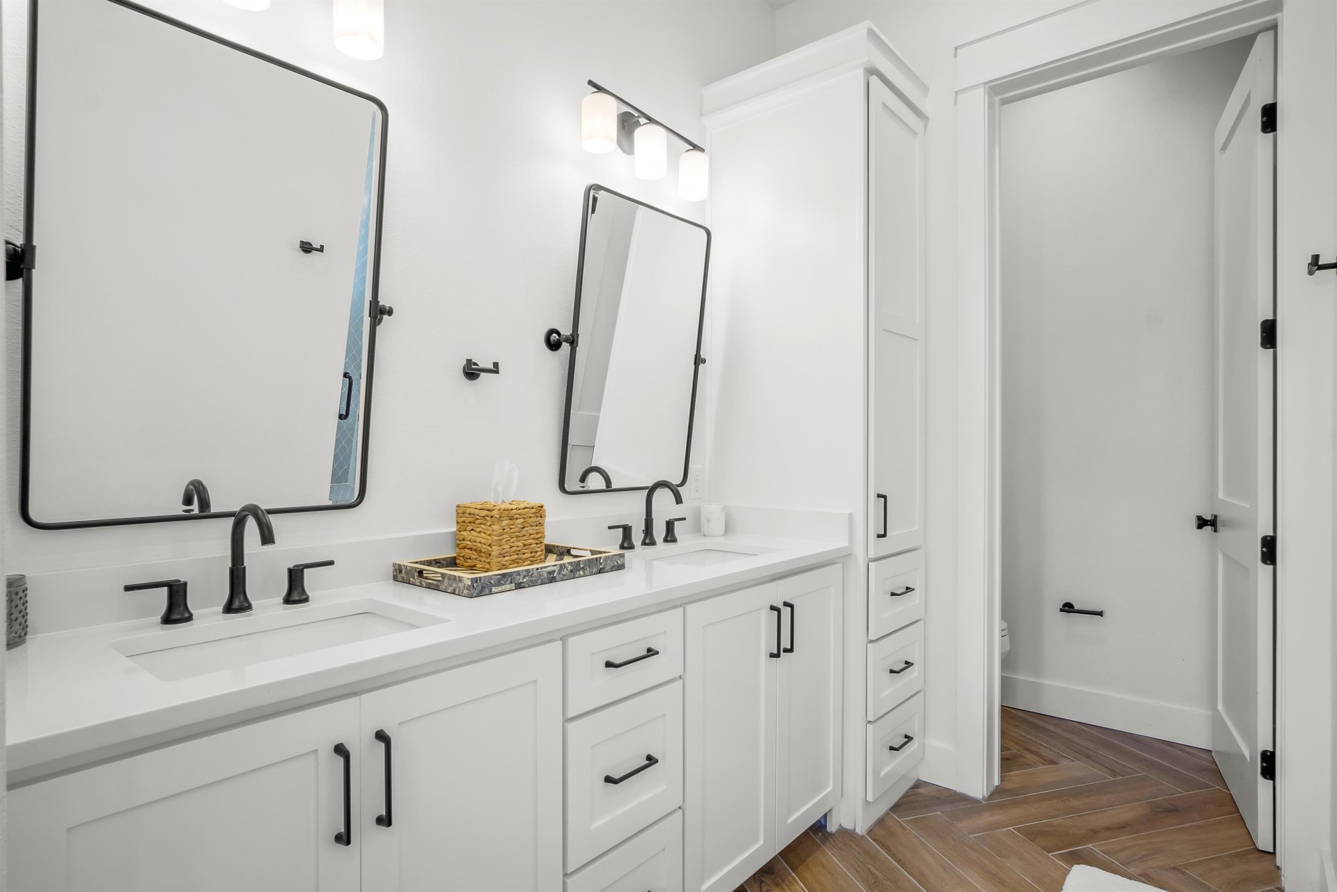 Primary King Bathroom, 2nd Floor