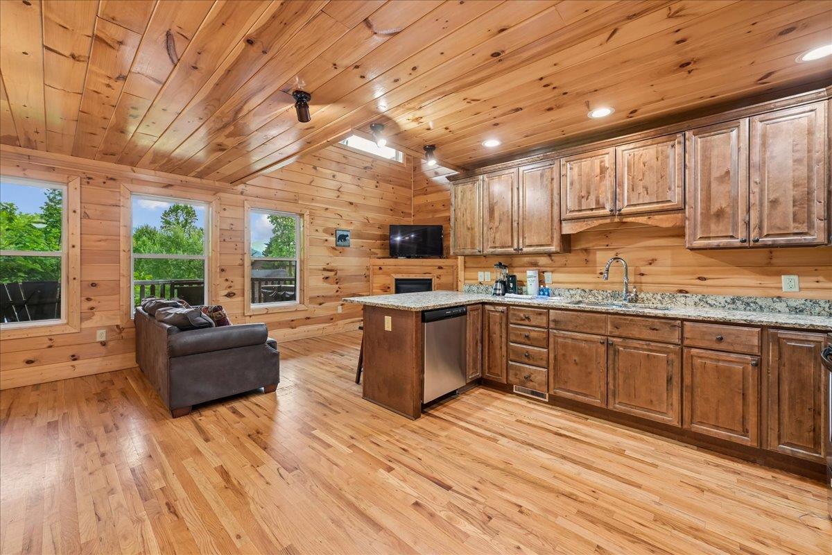 07Kitchen