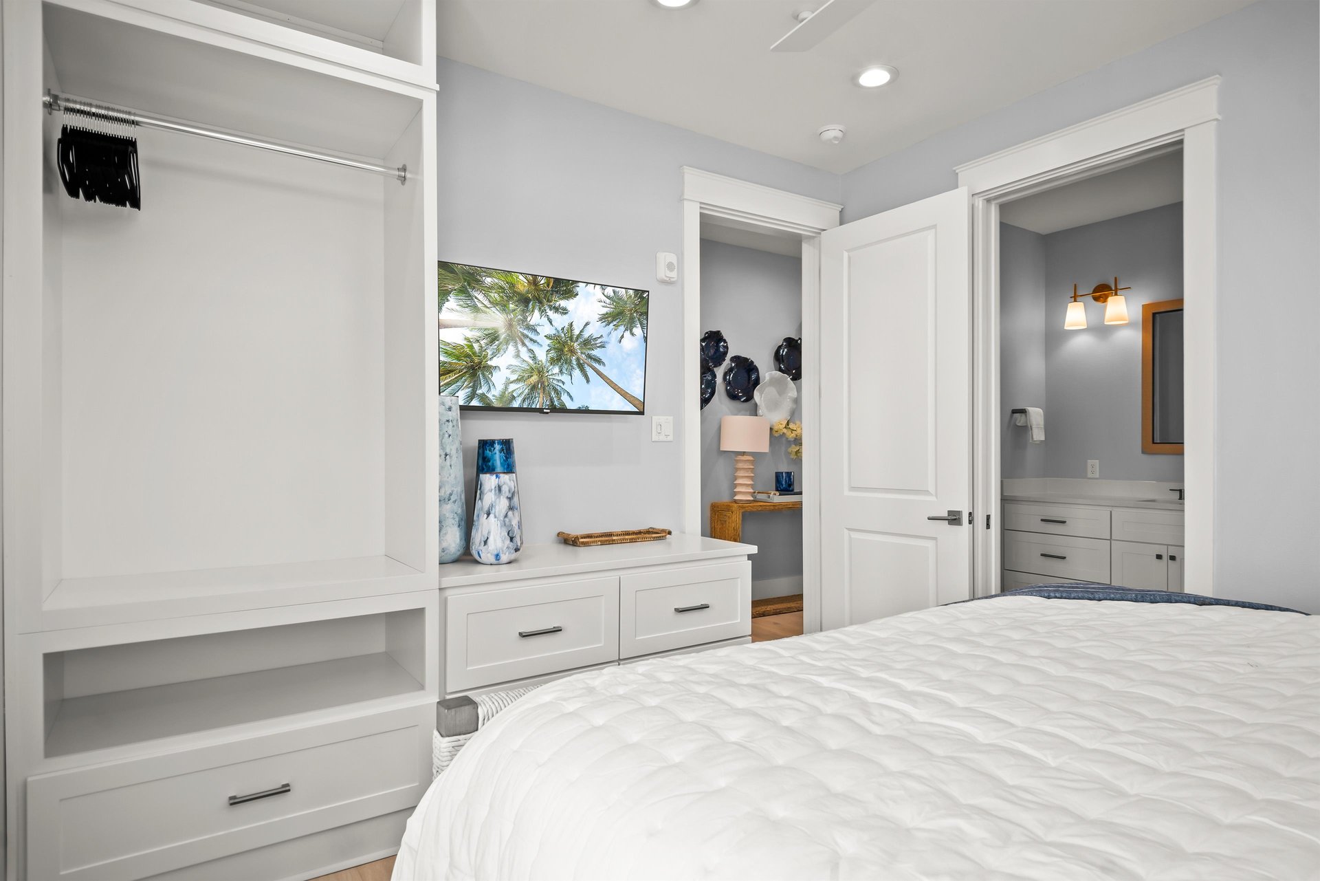 King Bedroom, 1st Floor