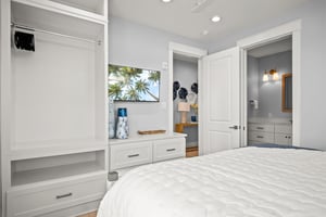 King Bedroom, 1st Floor