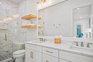 2nd Floor, Second King Bathroom