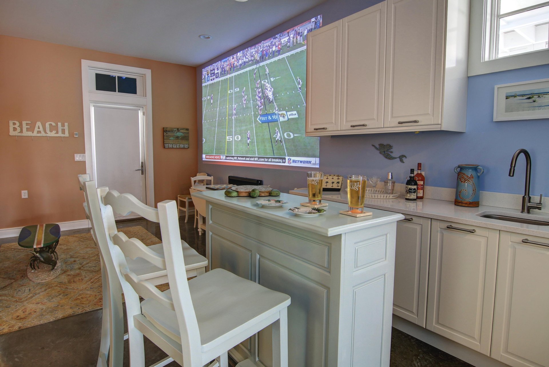 Media Room  Wet Bar, 1st Floor