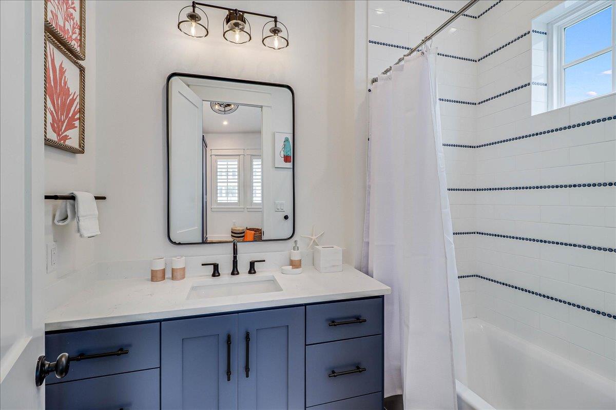 Bunk Bathroom, 1st Floor