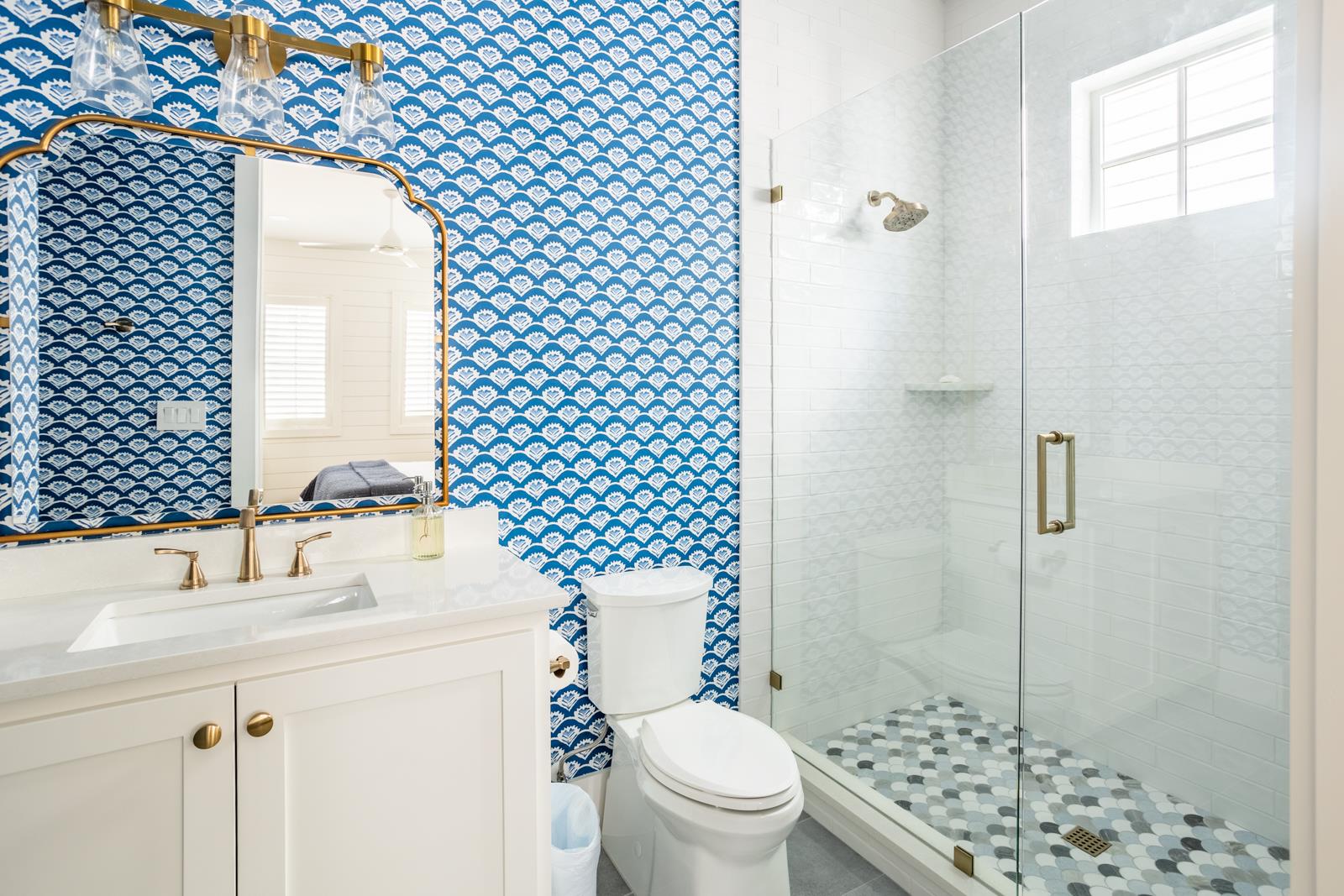 Ensuite King Bathroom, 1st Floor