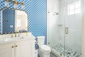 Ensuite King Bathroom, 1st Floor