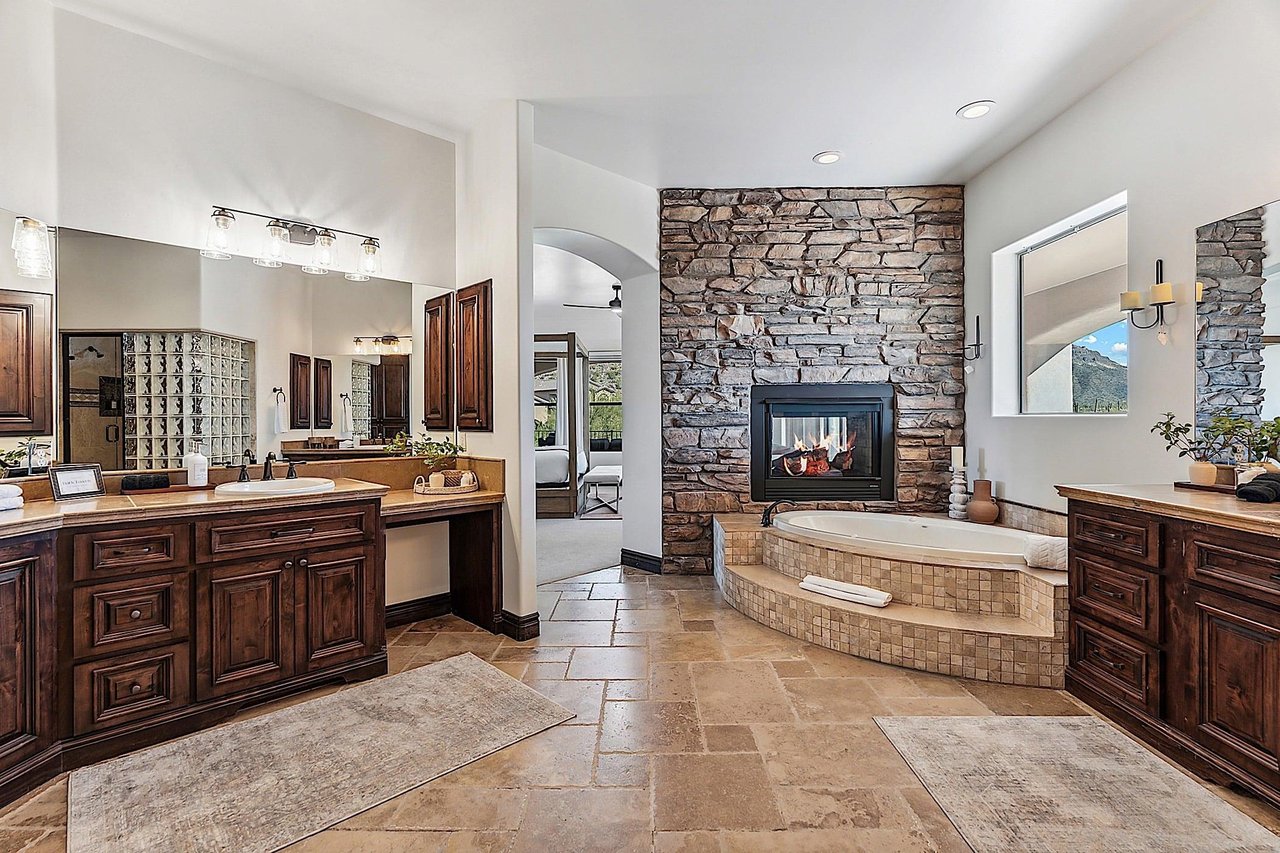 Master Suite Bathroom