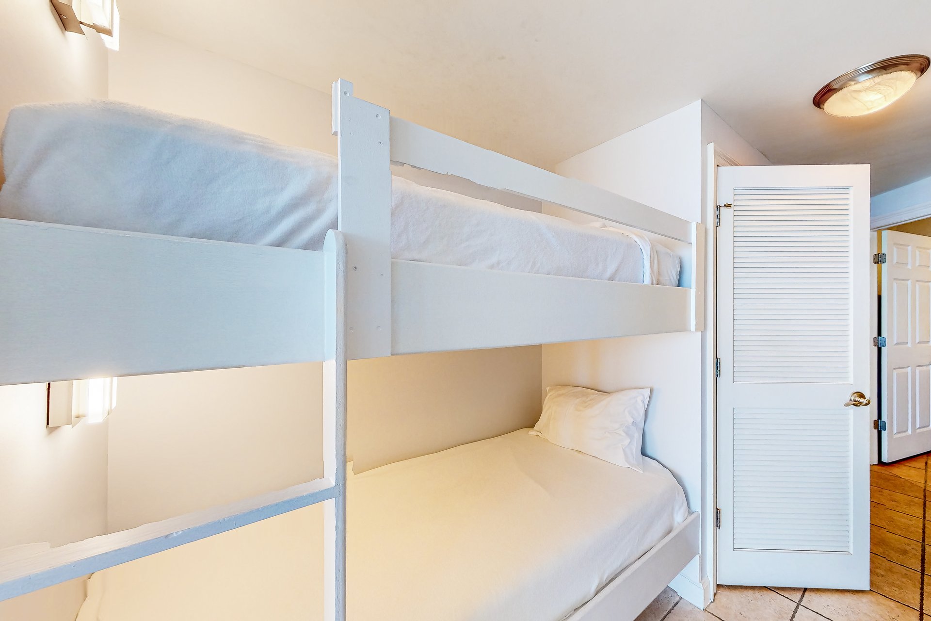 Boardwalk Condos, 906C 10