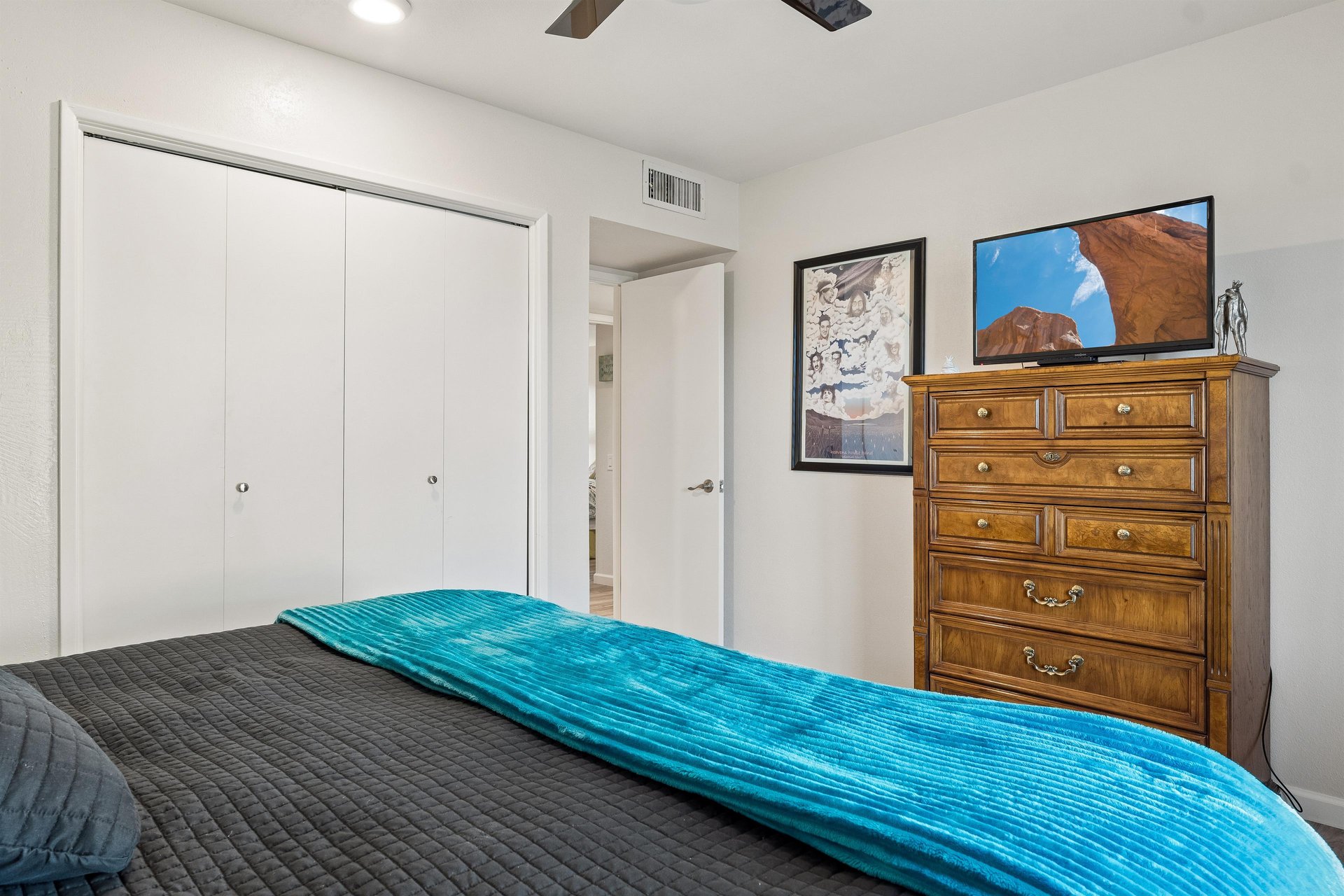 King size bed and flatscreen TV with streaming.