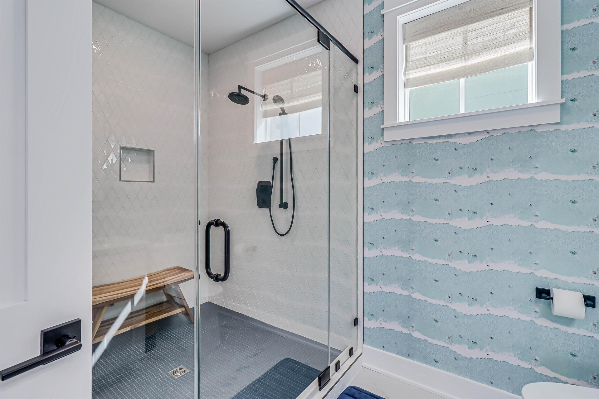 King Bathroom, 3rd Floor