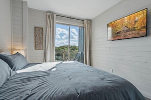 king bed with balcony access