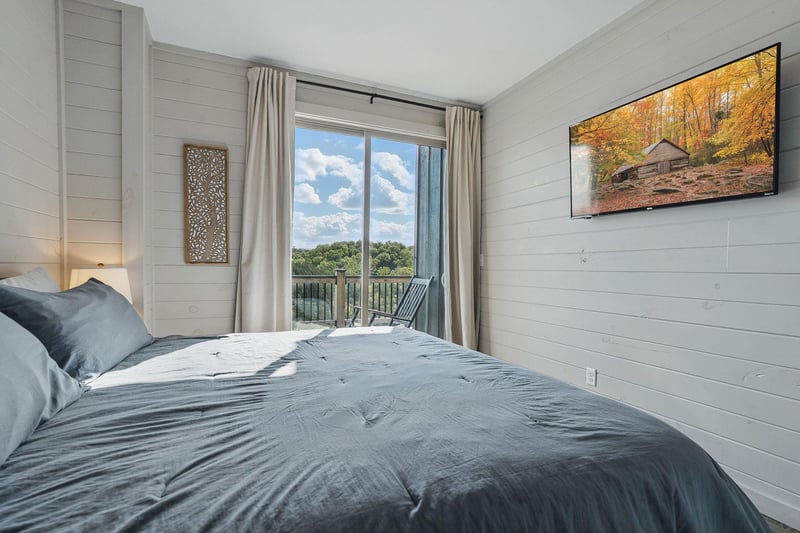 king bed with balcony access