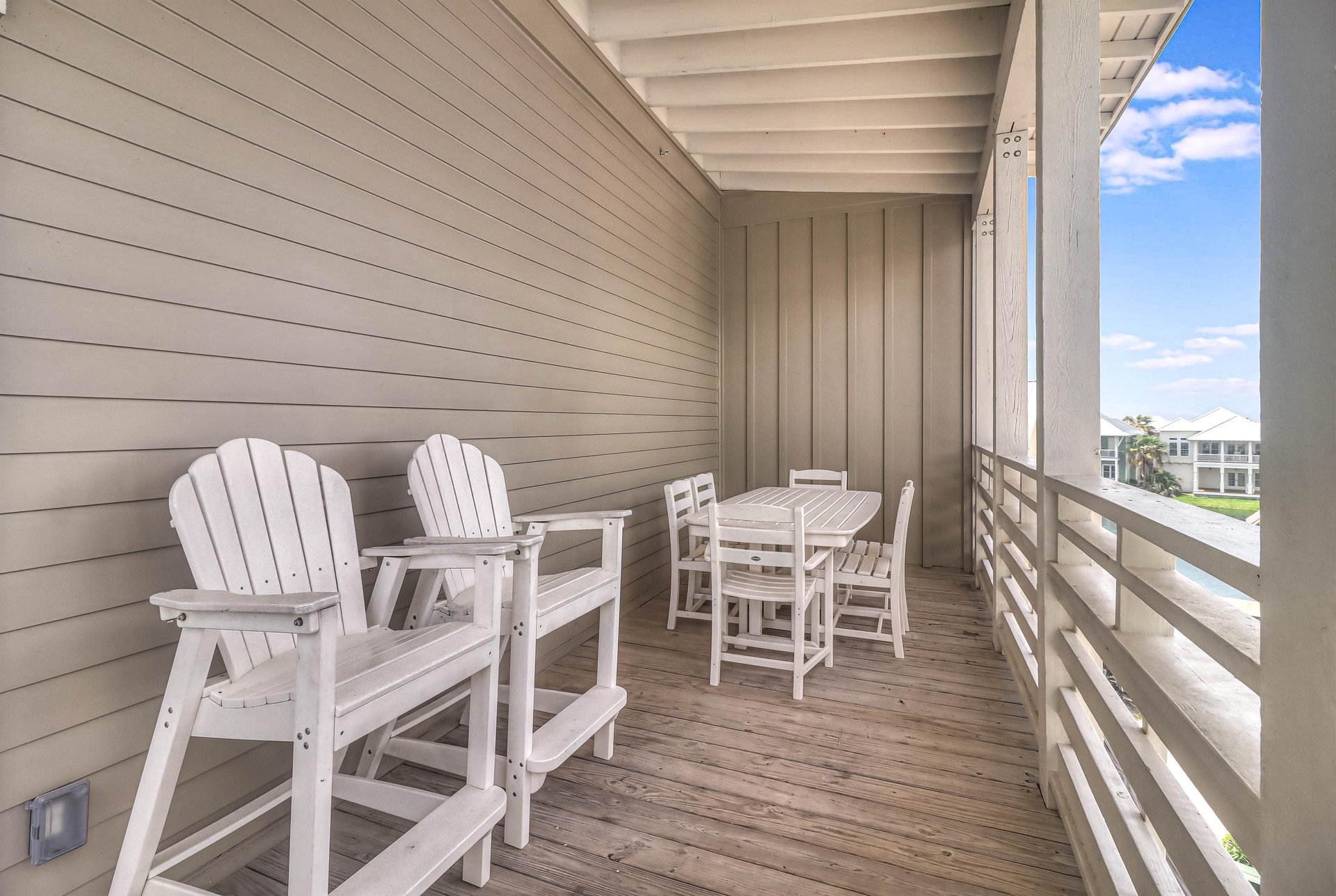 Side Balcony, 1st Floor