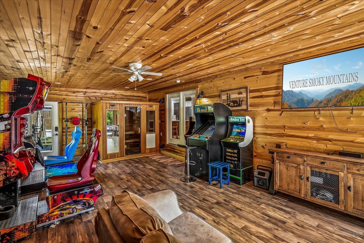 068Game Room