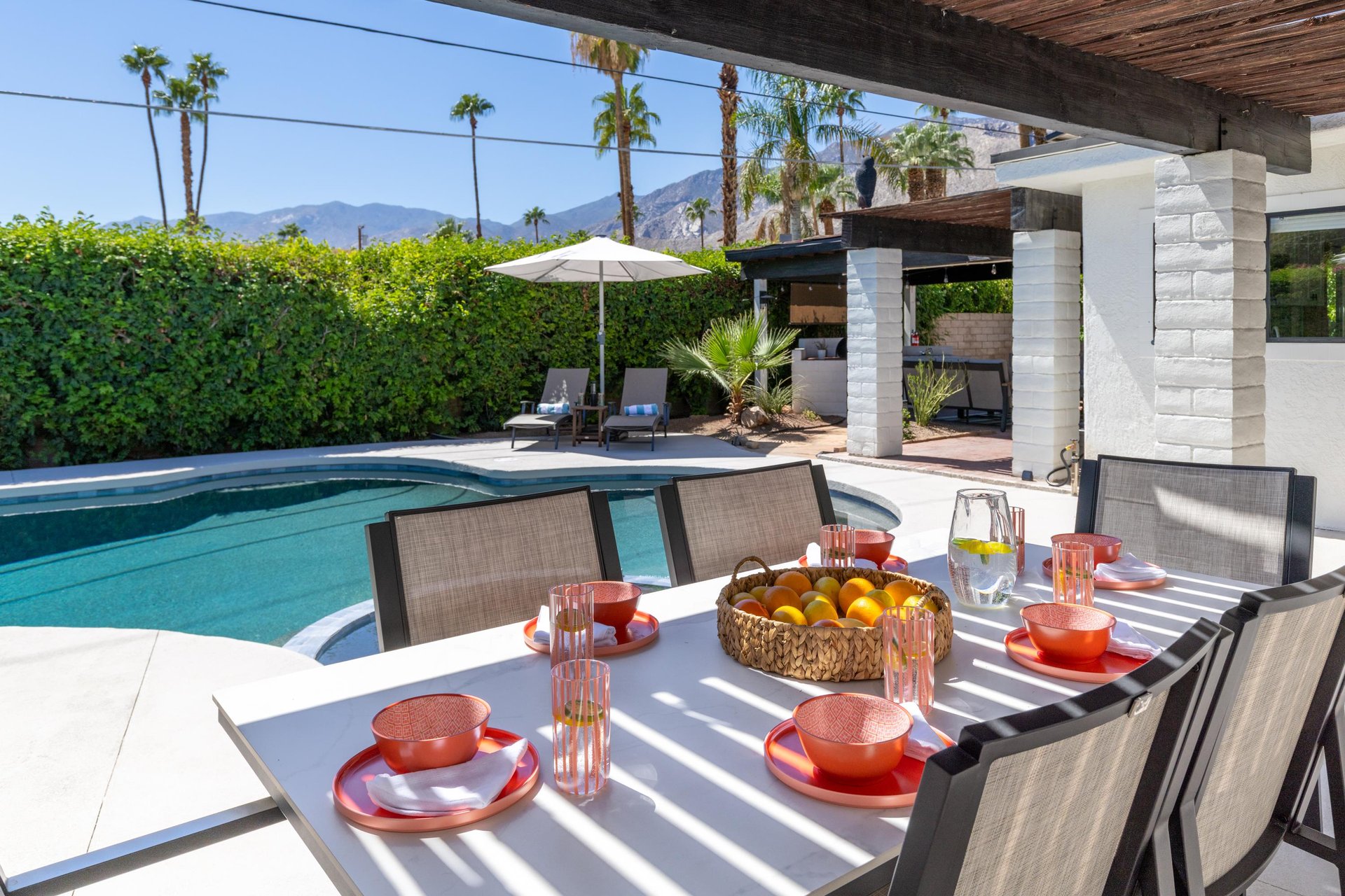 Covered al fresco dining for 6