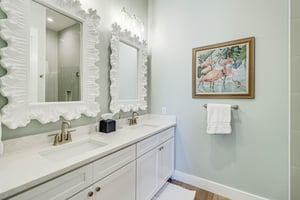 Second King Bathroom, 2nd Floor