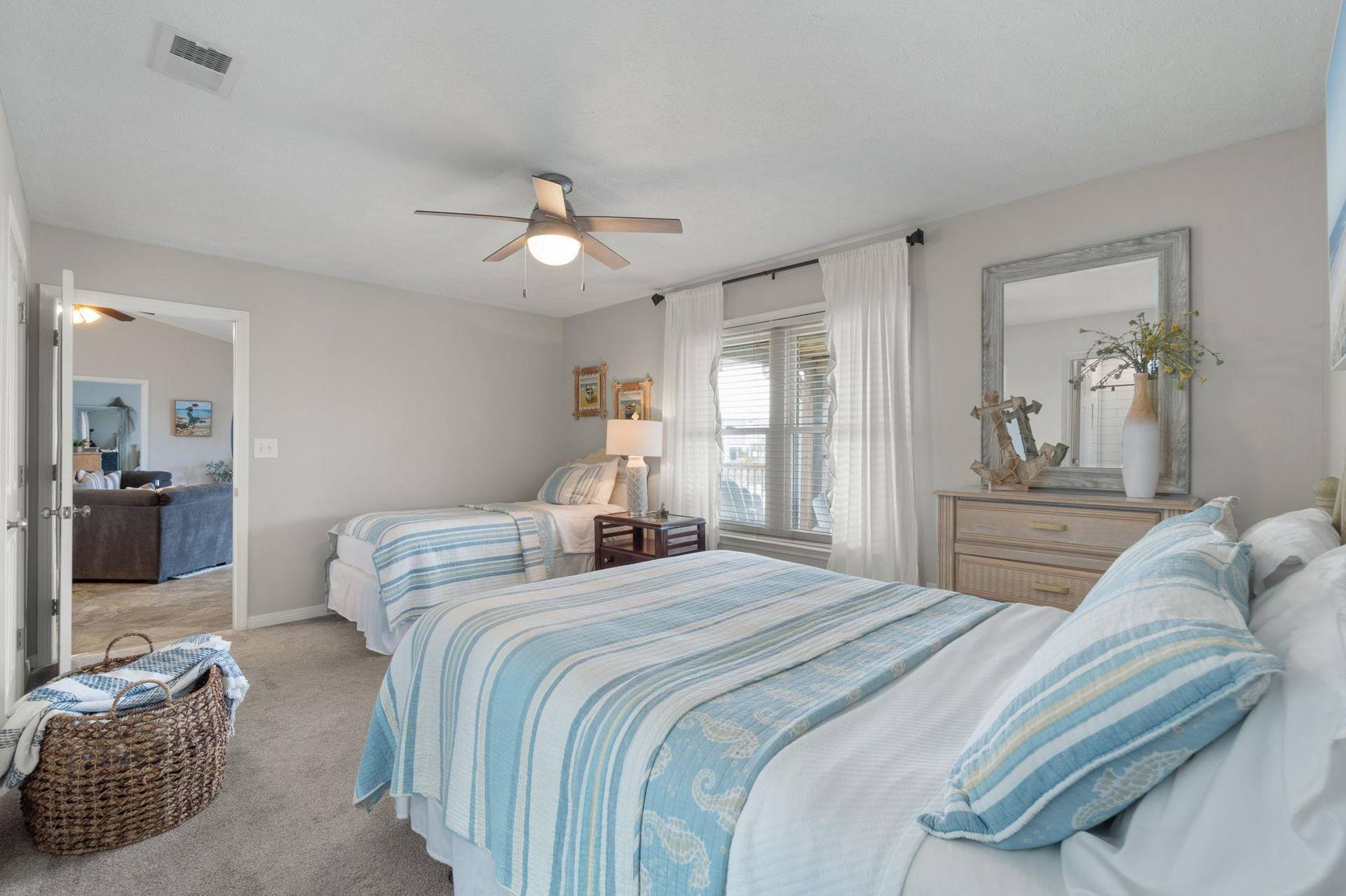 Master Bedroom QueenTwin