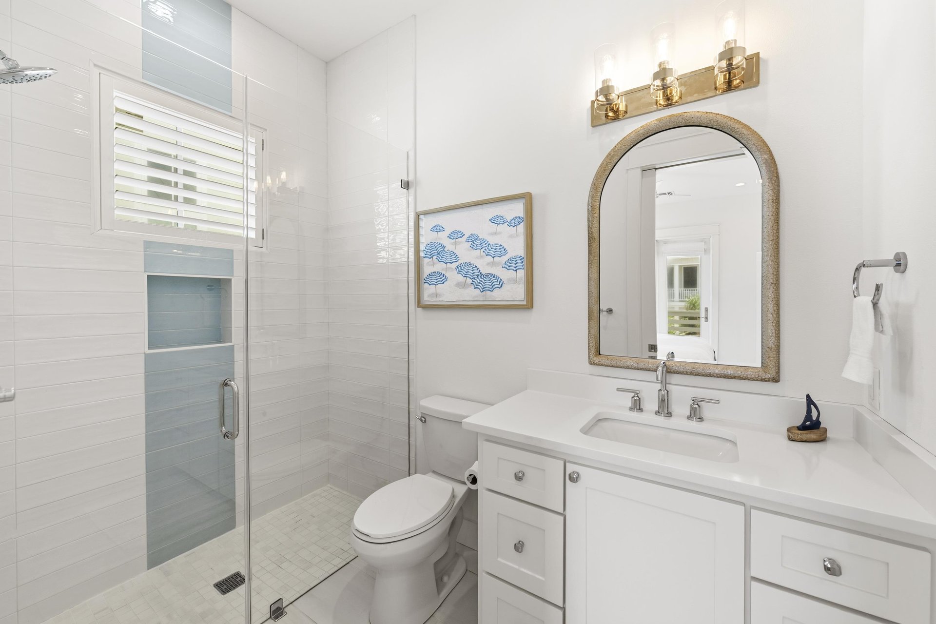 Secondary King Bathroom, 2nd Floor