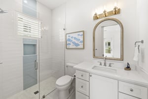 Secondary King Bathroom, 2nd Floor