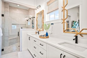 Primary King Bathroom, 2nd Floor