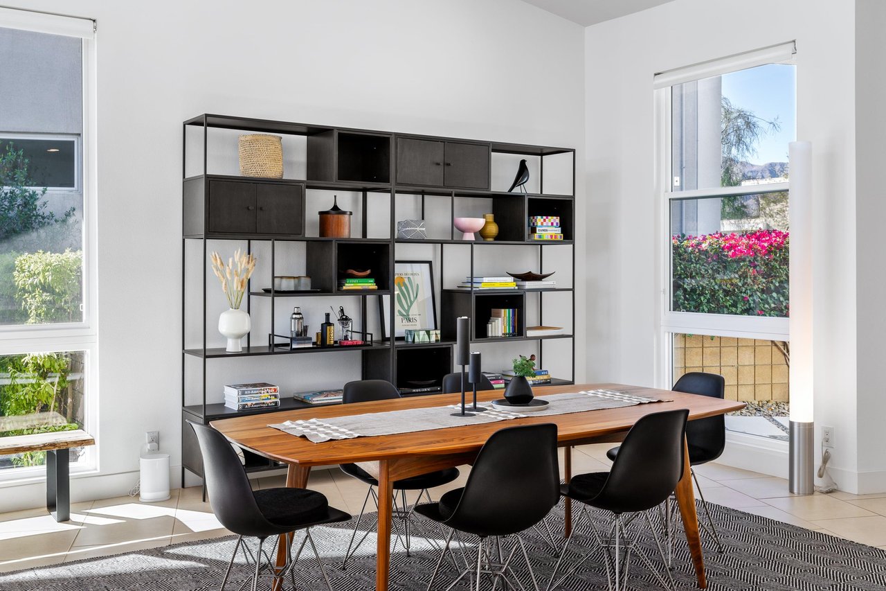 Cozy dining for 6
