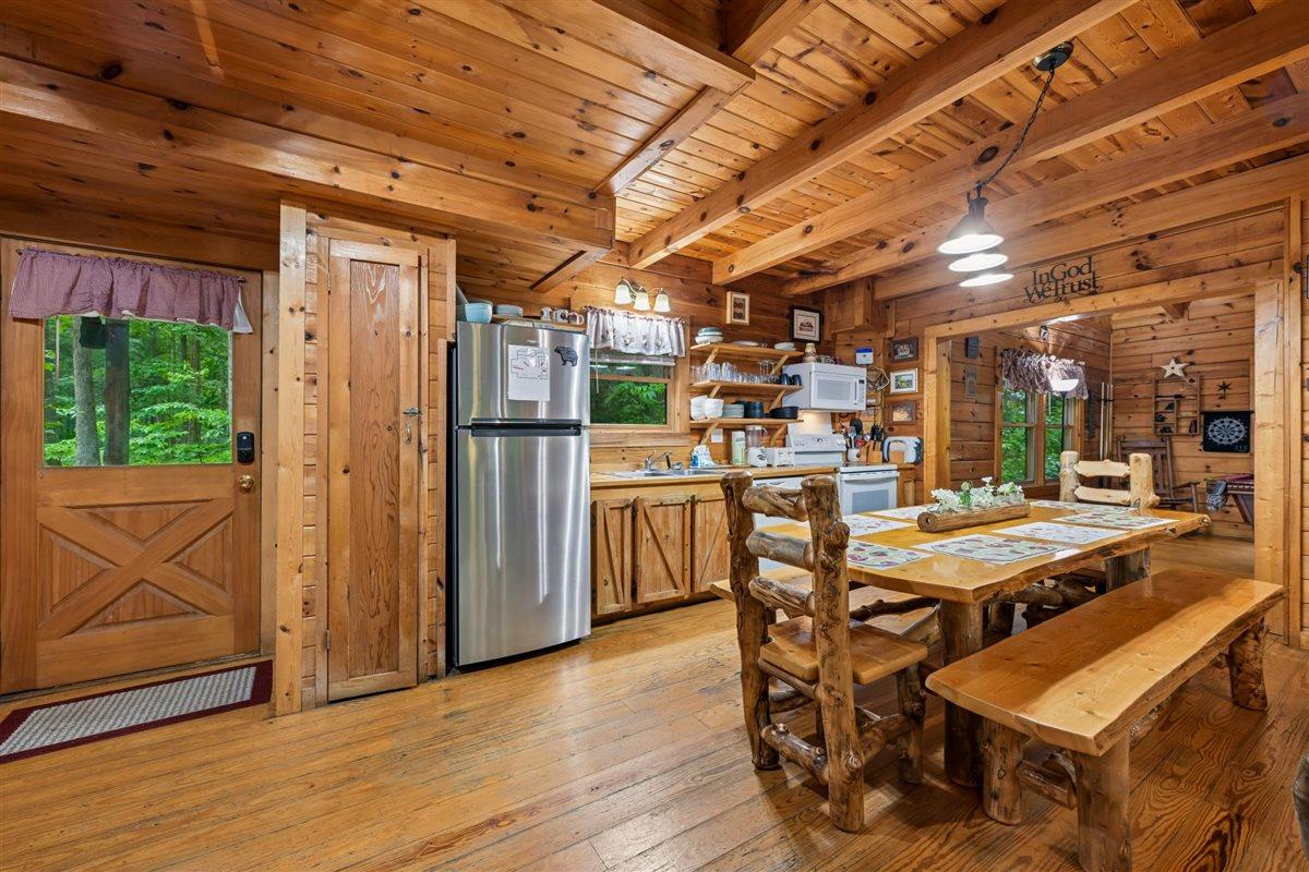 09Dining Area