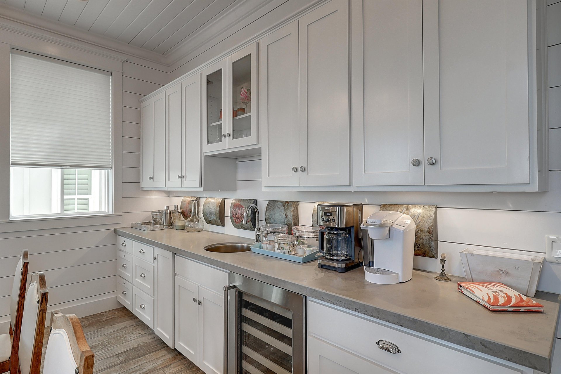 Dining Area with Wet Bar, 2nd Floor