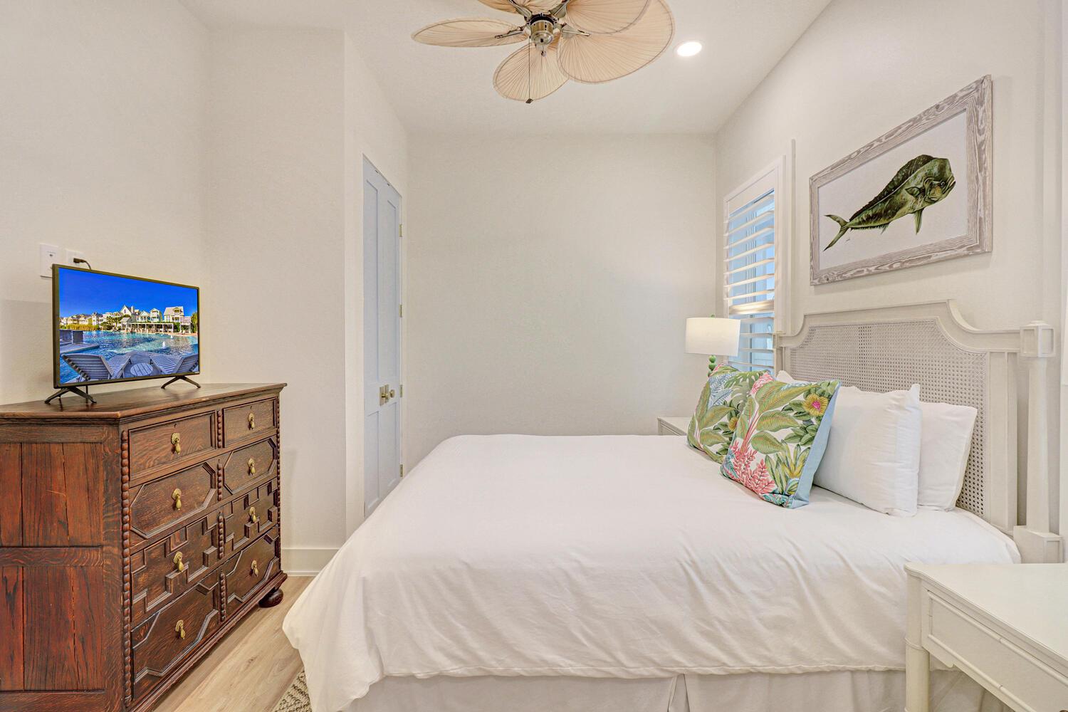 Queen Bedroom, 2nd Floor