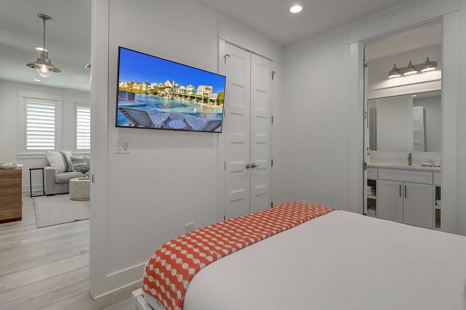 Front Queen Bedroom, 1st Floor