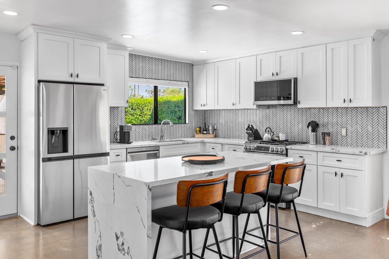 Enjoy your morning coffee at the brekafast bar