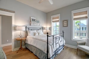 Queen Bedroom, 2nd Floor