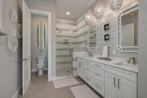 2nd Floor King Master Suite