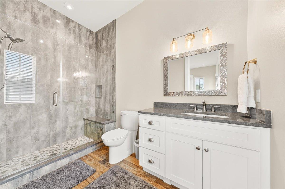 2nd Floor, Second King Bathroom