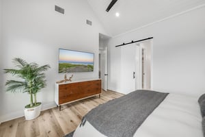 2nd King Suite, 2nd Floor