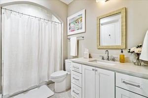 Shared Bathroom, 1st Floor