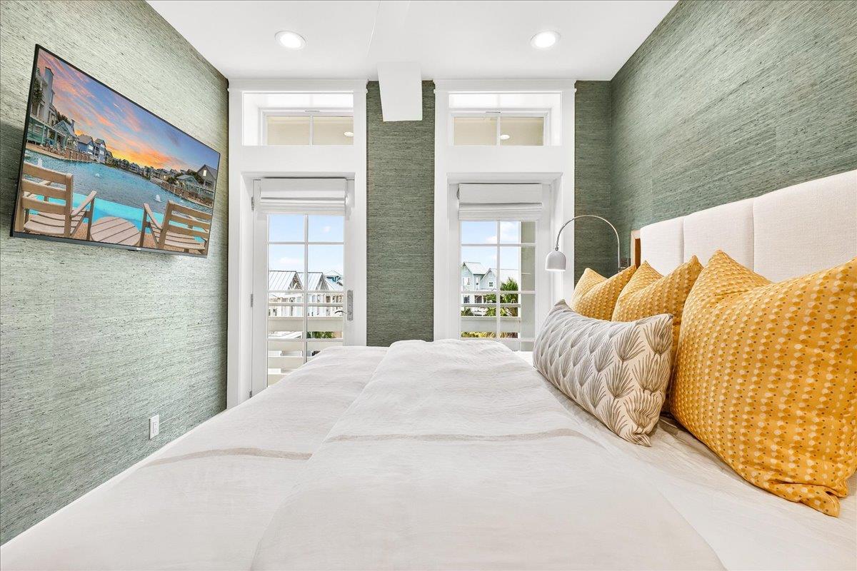 1st Floor, Primary King Bedroom