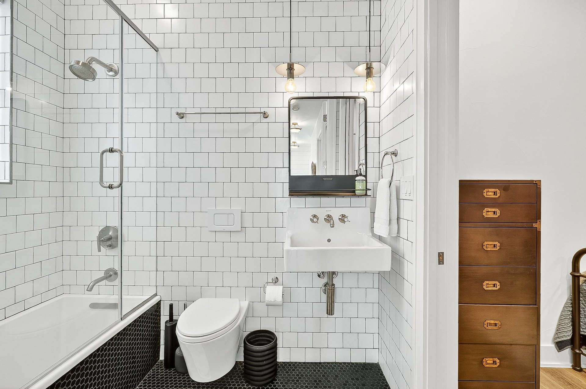 TwinHall Bathroom, Ground Floor