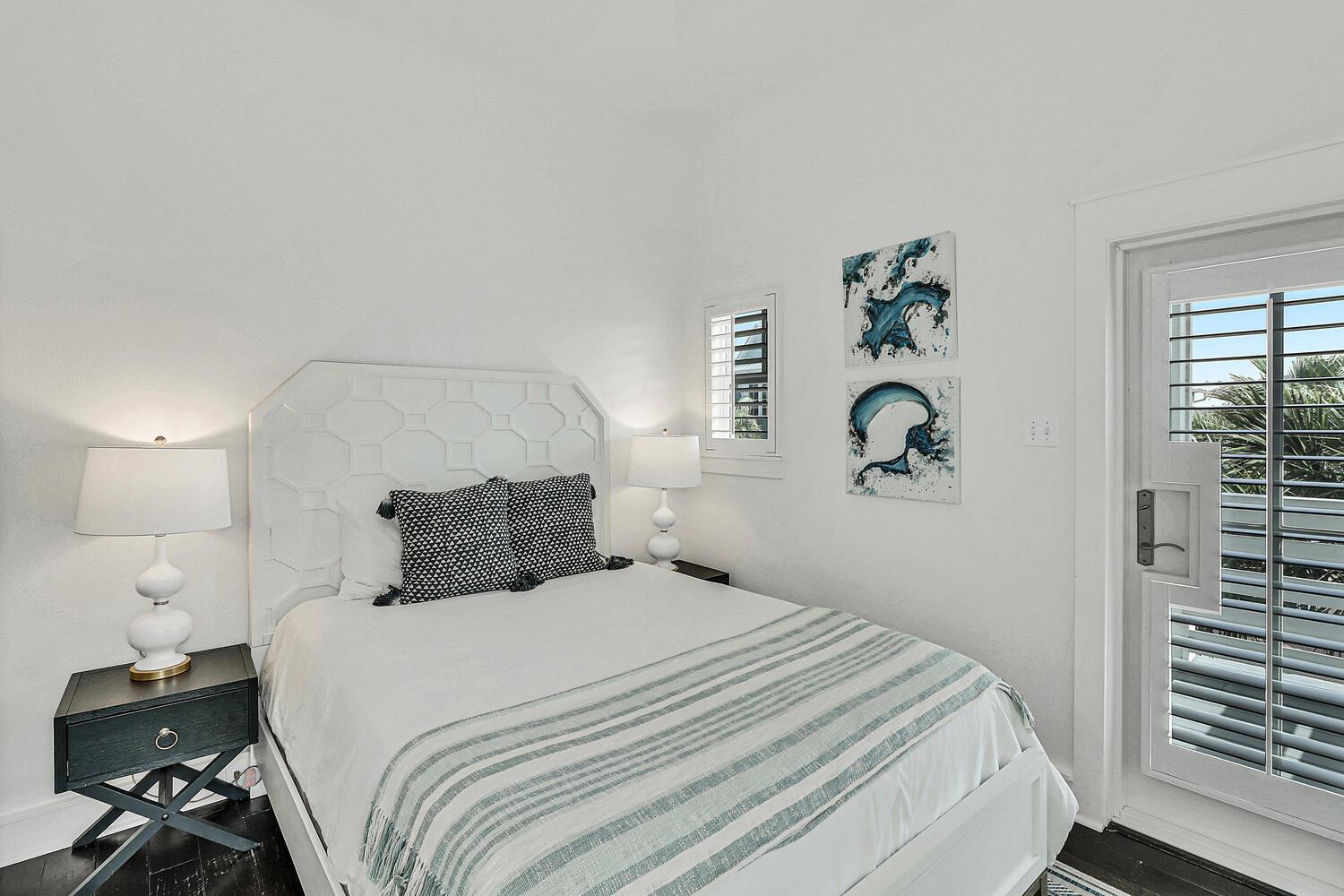 2nd Floor Queen Bedroom